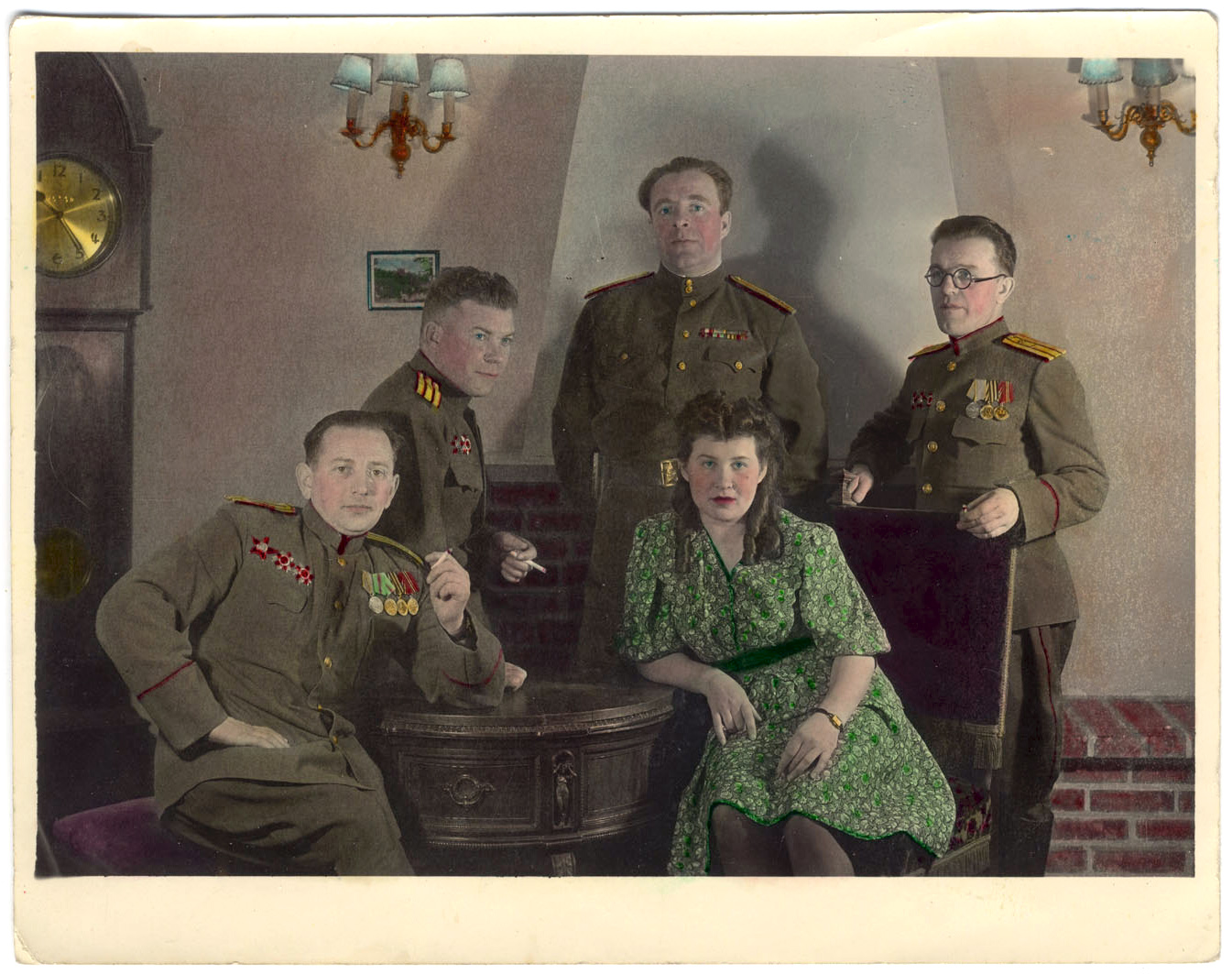 Gruppenfoto von Angehörigen der sowjetischen Armee. Foto: Ina Muster-Schatzmann / Potsdam Museum - Forum für Kunst und Geschichte